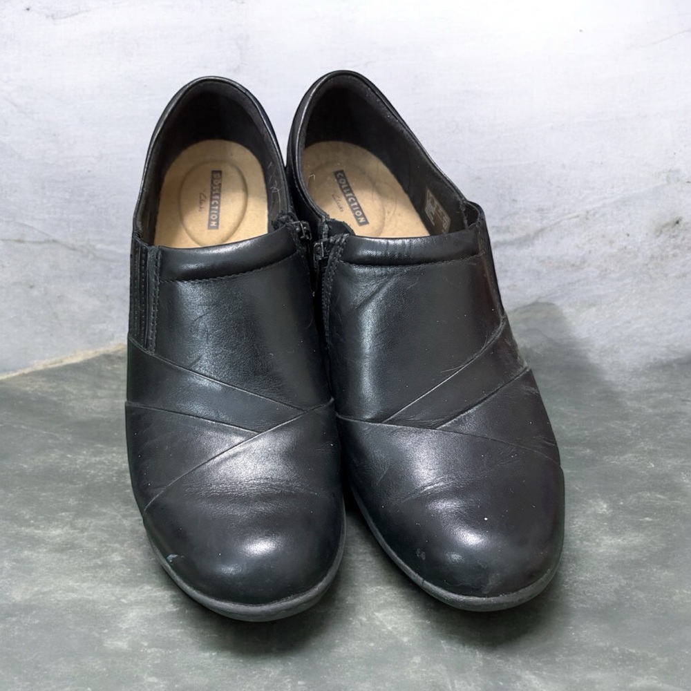 Clarks Collection Women’s Black Leather ,Zip Side Shoes -Low Heel-Size 10